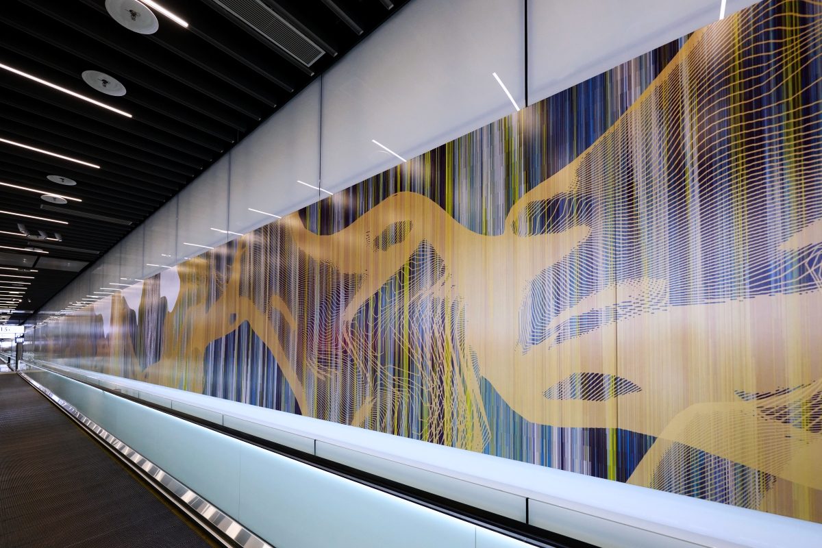 桃園機場第三航廈公共藝術：全長300公尺的《國境之門．島嶼寓言》集結七件作品，北登機廊曝光