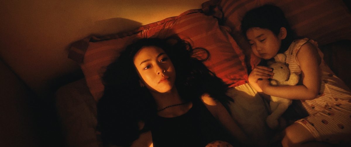 Netflix上架《左撇子女孩》兩天登TOP10!劇情在格格不入的自我中拉扯，你看懂了沒？