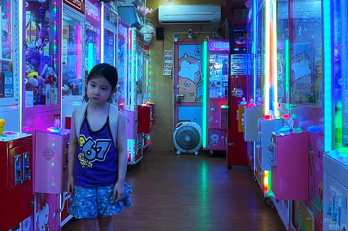 Netflix上架《左撇子女孩》兩天登TOP10!劇情在格格不入的自我中拉扯，你看懂了沒？