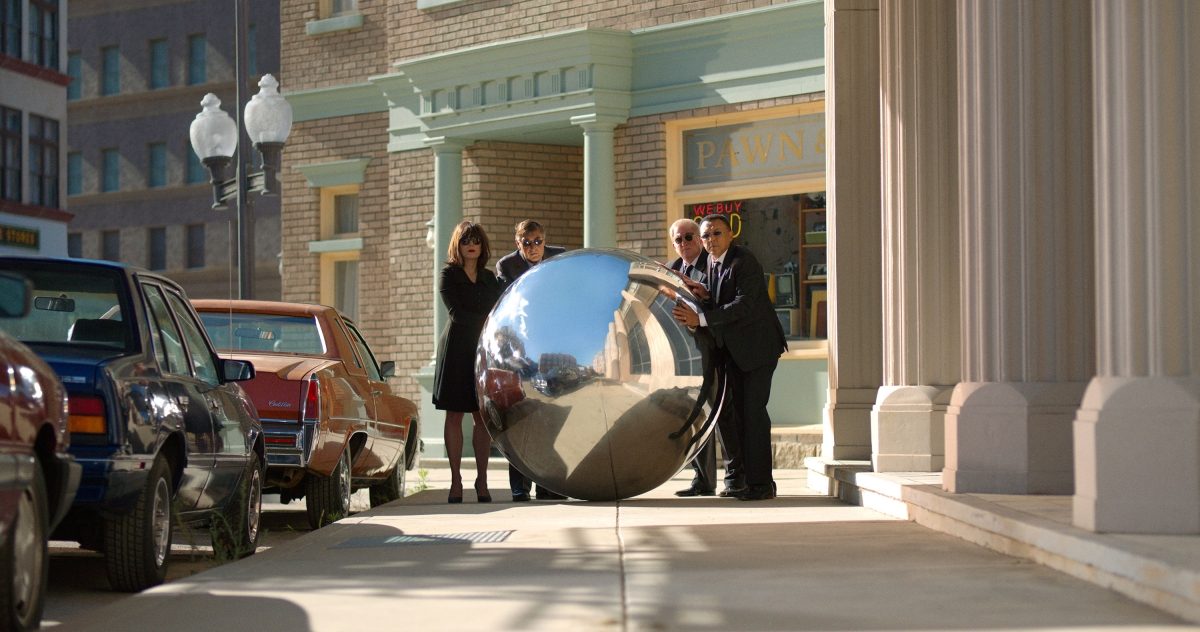 用怪誕與懸疑打造的夢幻藝術：洛杉磯導演暨藝術家艾莉克斯．普拉格個展TAO ART登場