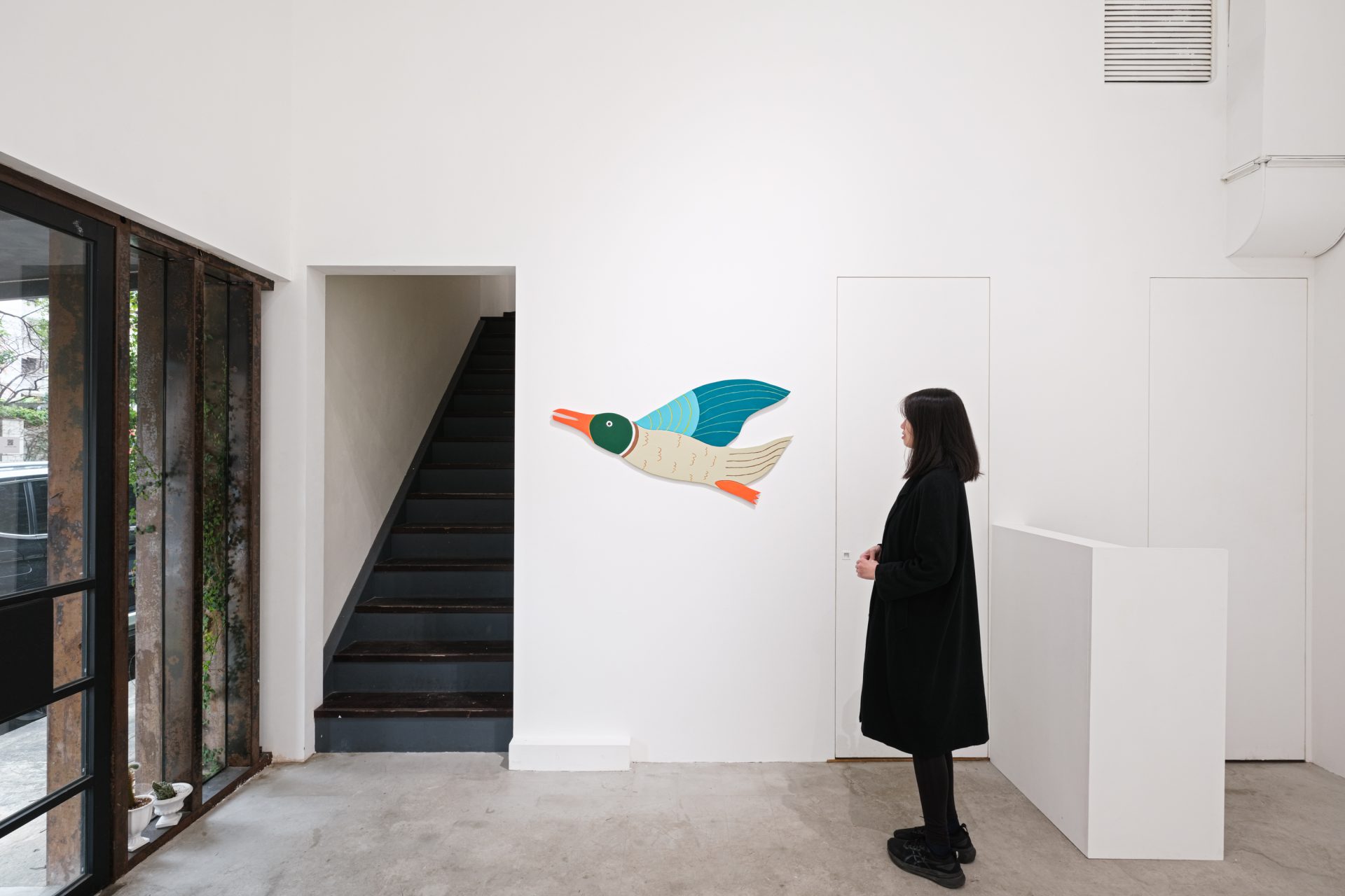 你的日常怪誕與馬克·埃瑟林頓一樣嗎？台北畫廊Hiro Hiro Art Space展出素人藝術的幽默敘事