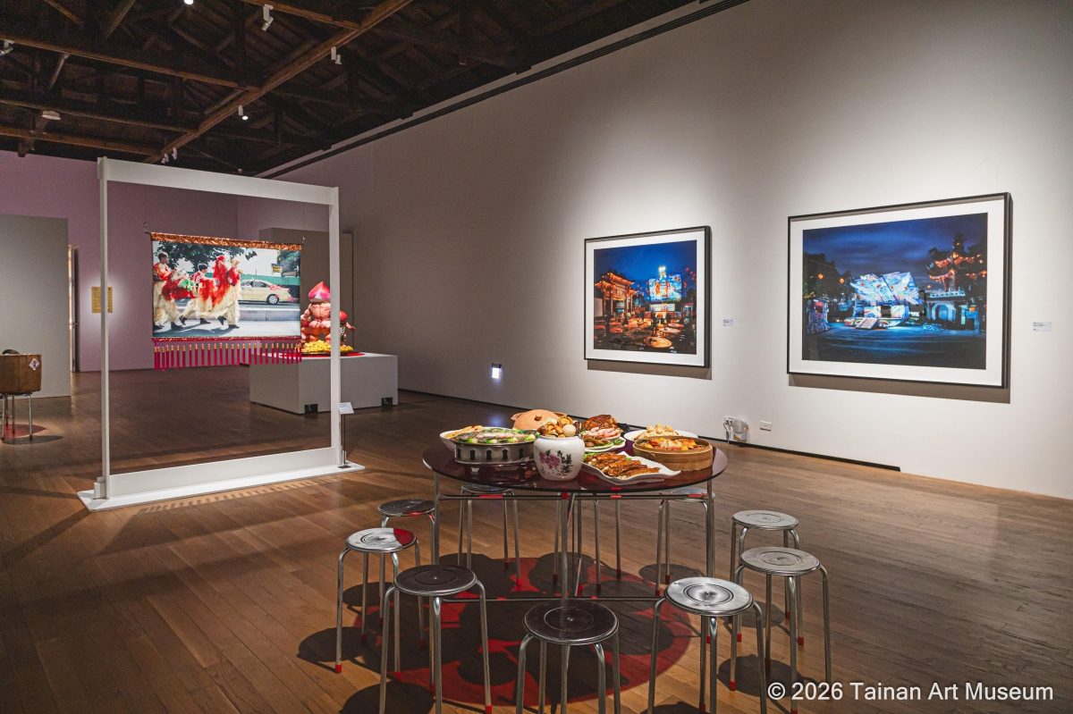 餐桌與神桌之間的信仰交織：臺南市立美術館「恁兜攏按怎拜？」把台灣餐飲文化與信仰文化納進策展裡