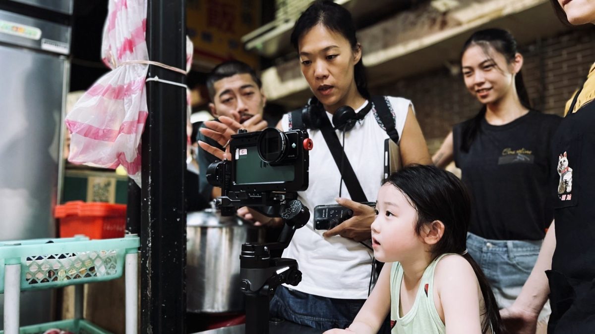 Netflix上架《左撇子女孩》兩天登TOP10!劇情在格格不入的自我中拉扯，你看懂了沒？