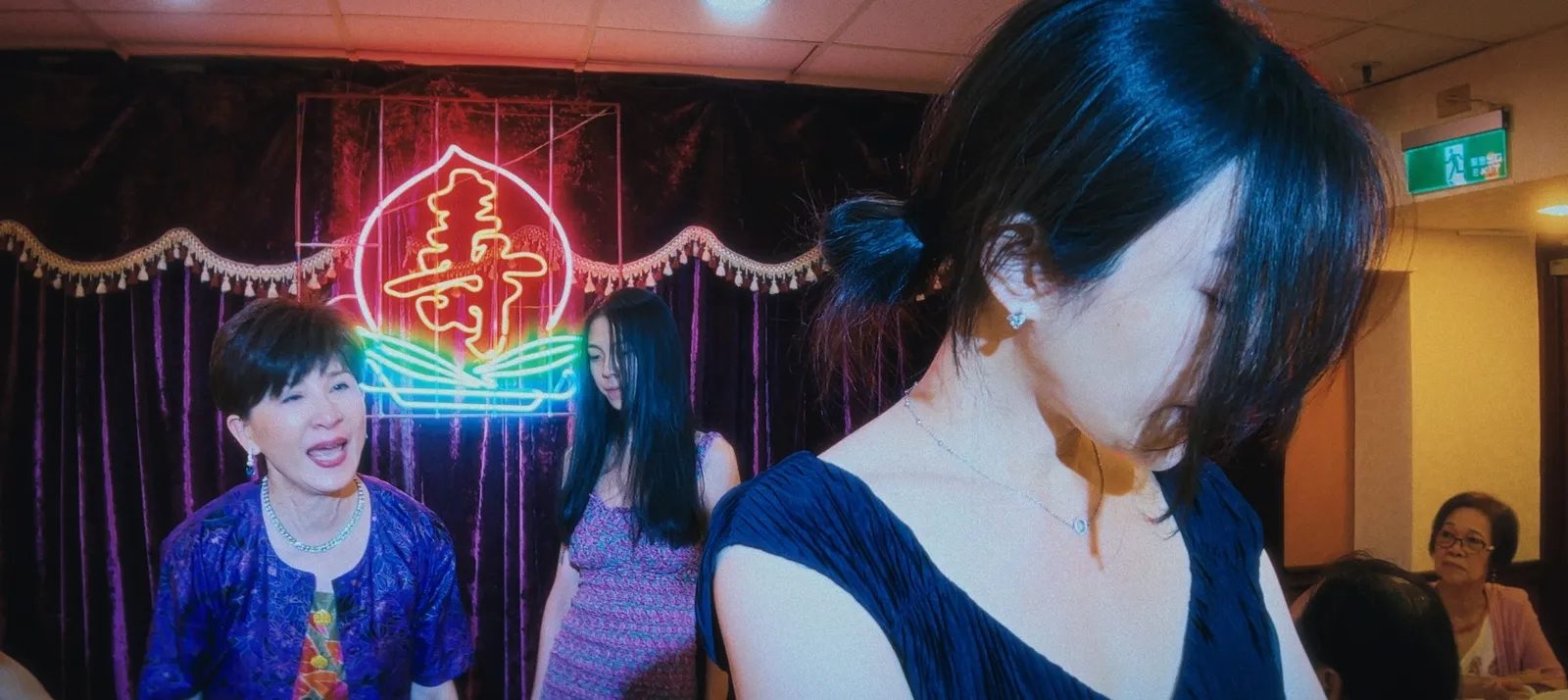 Netflix上架《左撇子女孩》兩天登TOP10!劇情在格格不入的自我中拉扯，你看懂了沒？