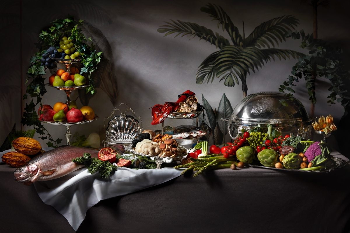 江振誠的十年布局從餐桌到城市策展:回歸新加坡在百年飯店開新餐廳、登「饗 A Joy」策劃新餐飲概念、「十年青森」讓城市走出餐廳