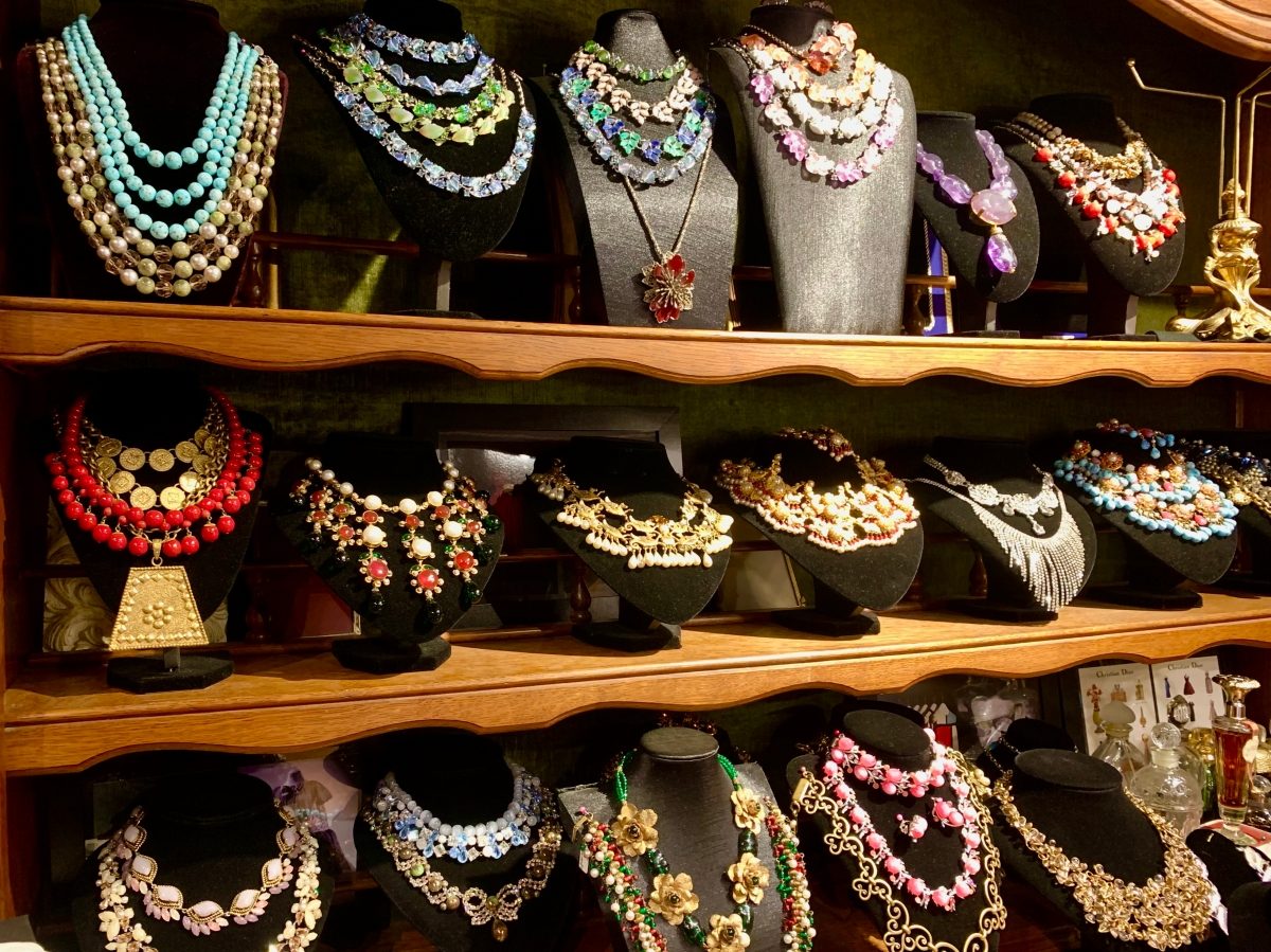 2026蚤之市3/6松菸登場：巴黎珠寶老件、古董老車拍照區，近距離感受古董老物的精美