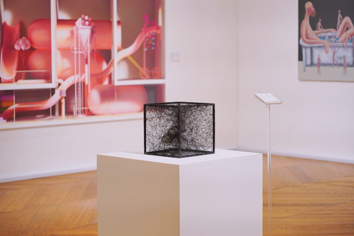 奈良美智喝醉酒畫在廁所門上作品將登3月香港富藝斯拍賣會！台北預展3/13、14兩天BELLAAITA登場