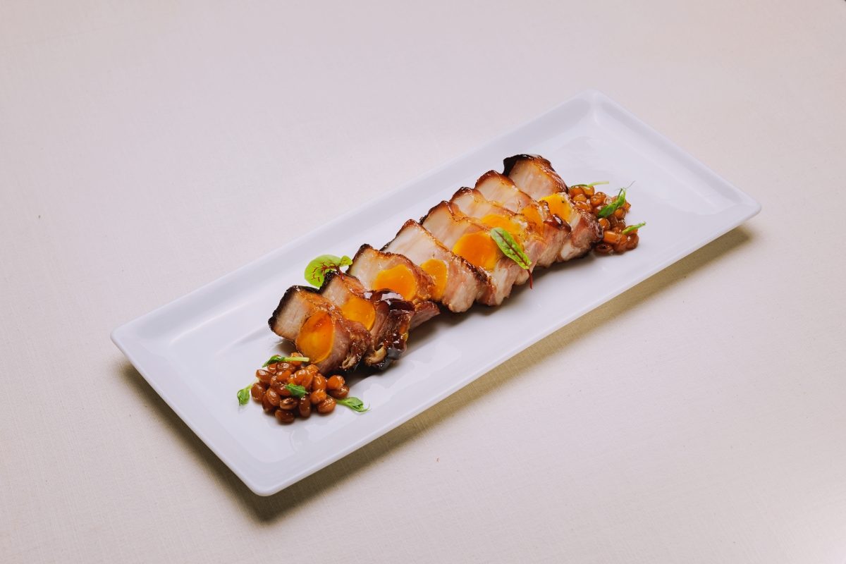 用客家菜餚設計當代餐廳：台中「炆 WÉN」融合客菜與粵菜精髓，提倡好好吃飯的餐桌風景