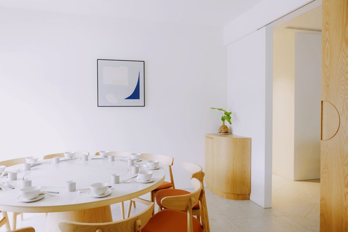 用客家菜餚設計當代餐廳：台中「炆 WÉN」融合客菜與粵菜精髓，提倡好好吃飯的餐桌風景