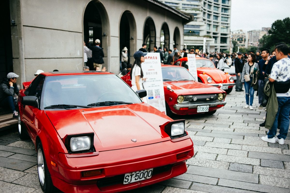 2026蚤之市3/6松菸登場：巴黎珠寶老件、古董老車拍照區，近距離感受古董老物的精美