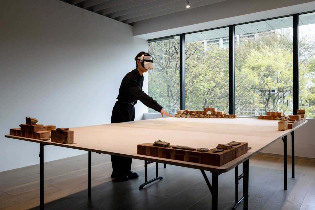 美術館二樓藏著一艘瓦愣紙大船！忠泰美術館新展「燼光之城」直面城市光鮮亮麗背後的陰暗