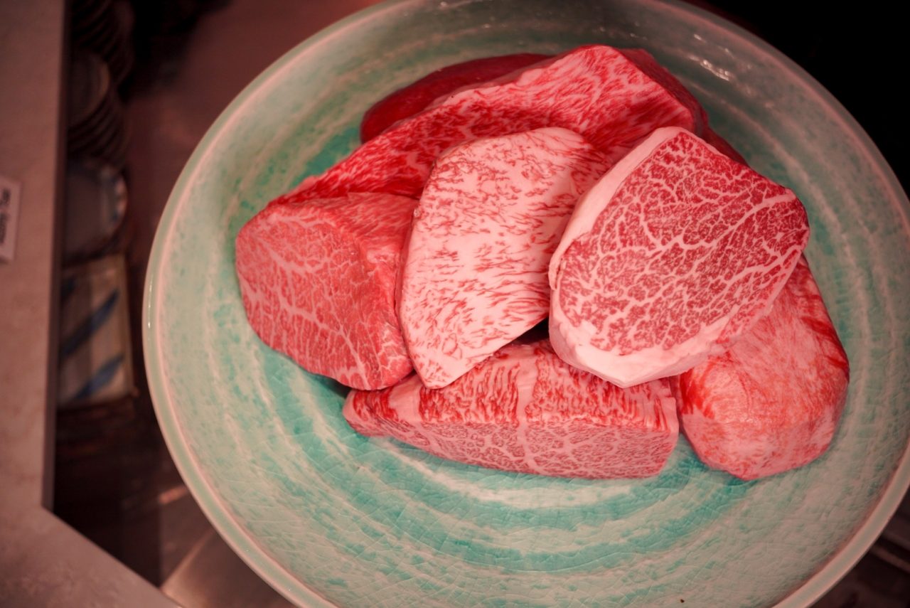 無菜單板前燒肉店「牛花」南下台中：不複製台北，在燒肉一級戰區重新定義自己