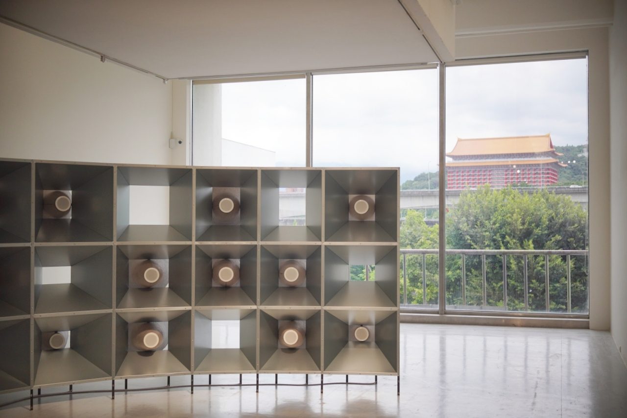 北美館暑期國際展「調：心境與聲景之間」登場！從植物、生物電到冷戰聲音，13位藝術家帶你重新理解「聆聽」